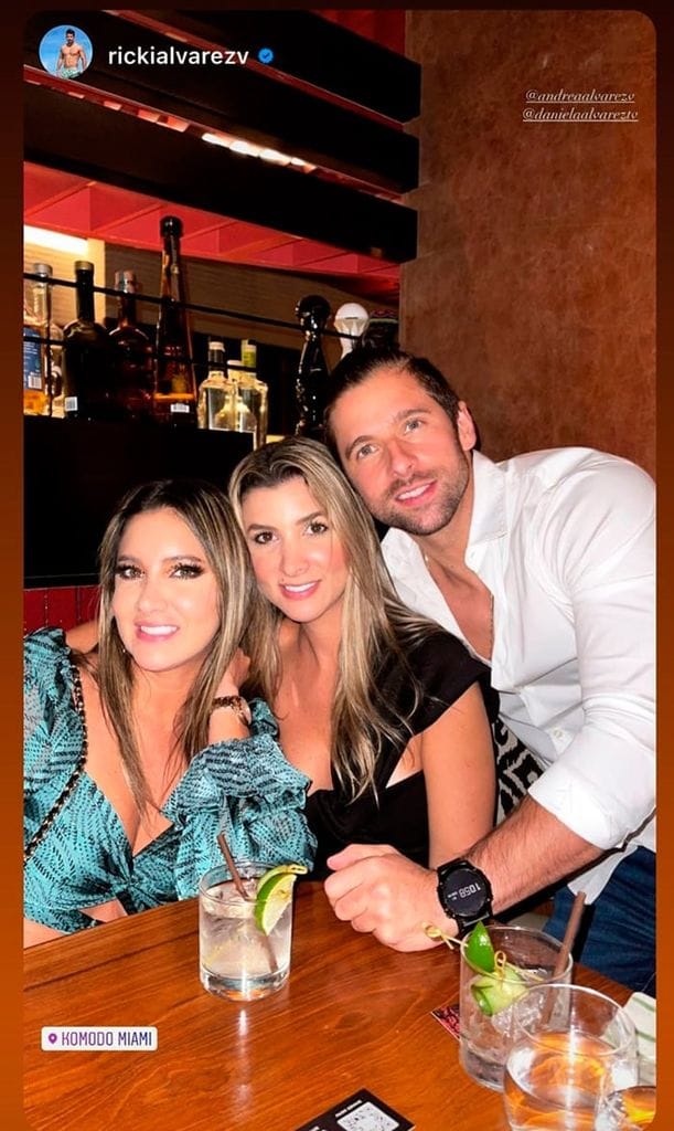 Daniella Álvarez con sus hermanos, Andrea y Ricki,