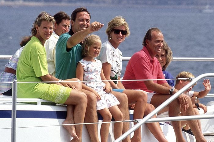 Reyes y futuros reyes que podrían ir al funeral de Constantino de Grecia