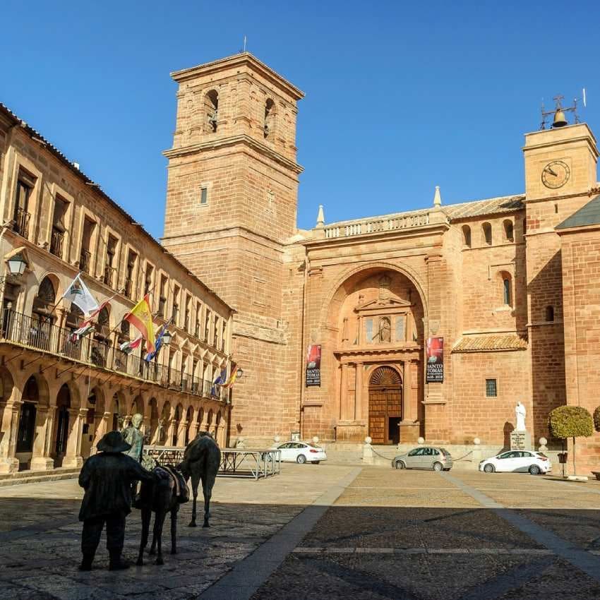 plaza mayor de villanueva de los infantes en ciudad real