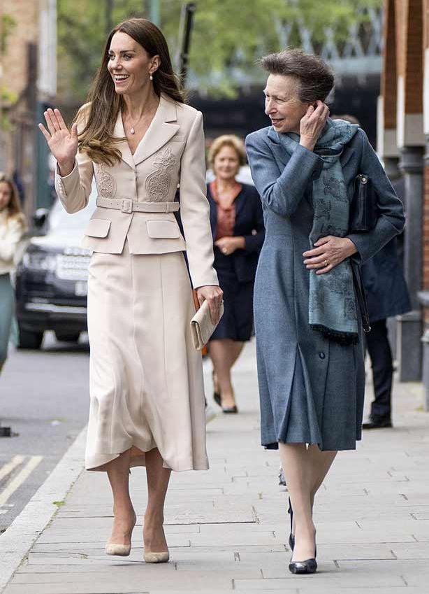 La duquesa de Cambridge y la princesa Ana acuden por primera vez juntas a un acto