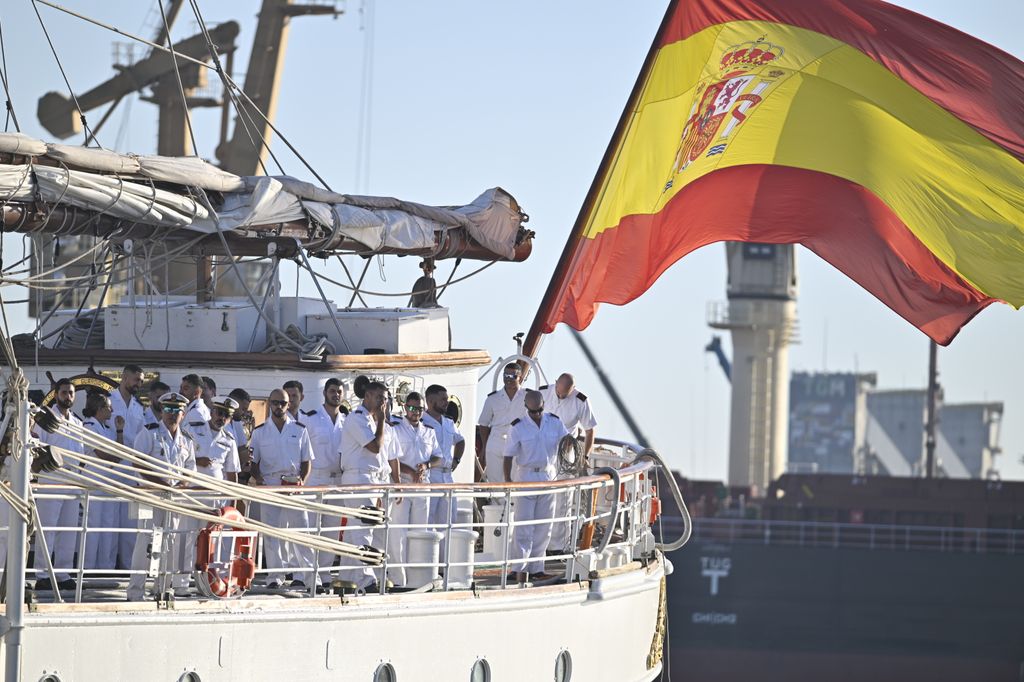 La princesa Leonor llega a bordo del Juan Sebastian Elcano a Montevideo (Uruguay