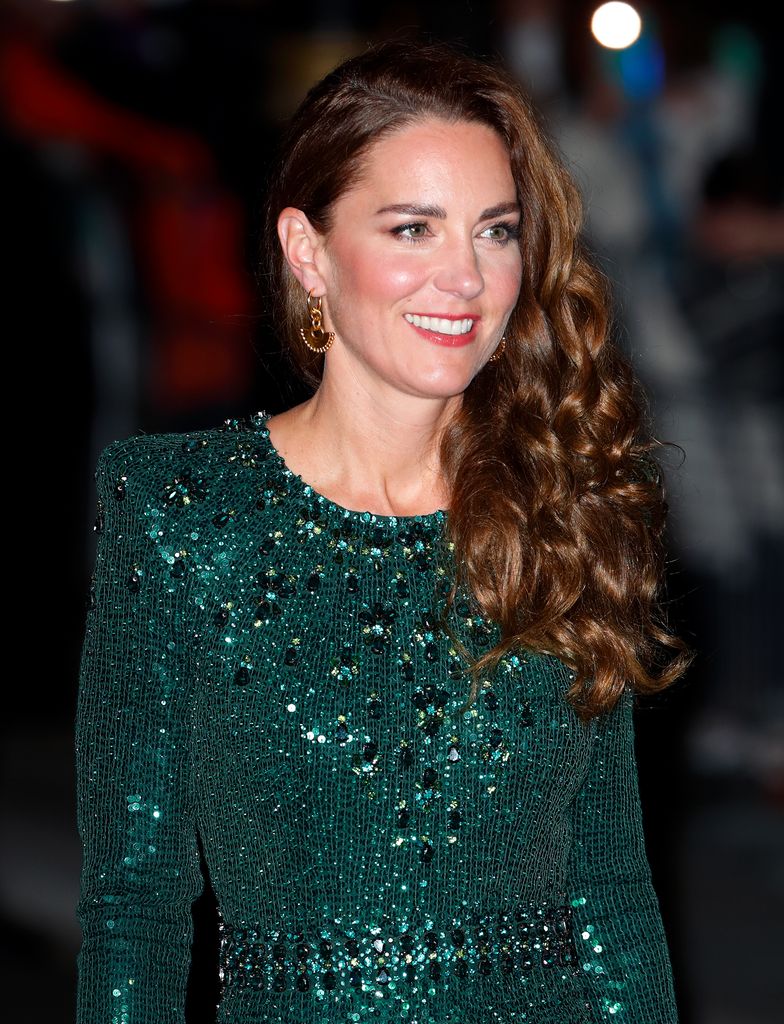 Los vestidos de lentejuelas de Jenny Packham que tiene Kate Middleton, la princesa de Gales