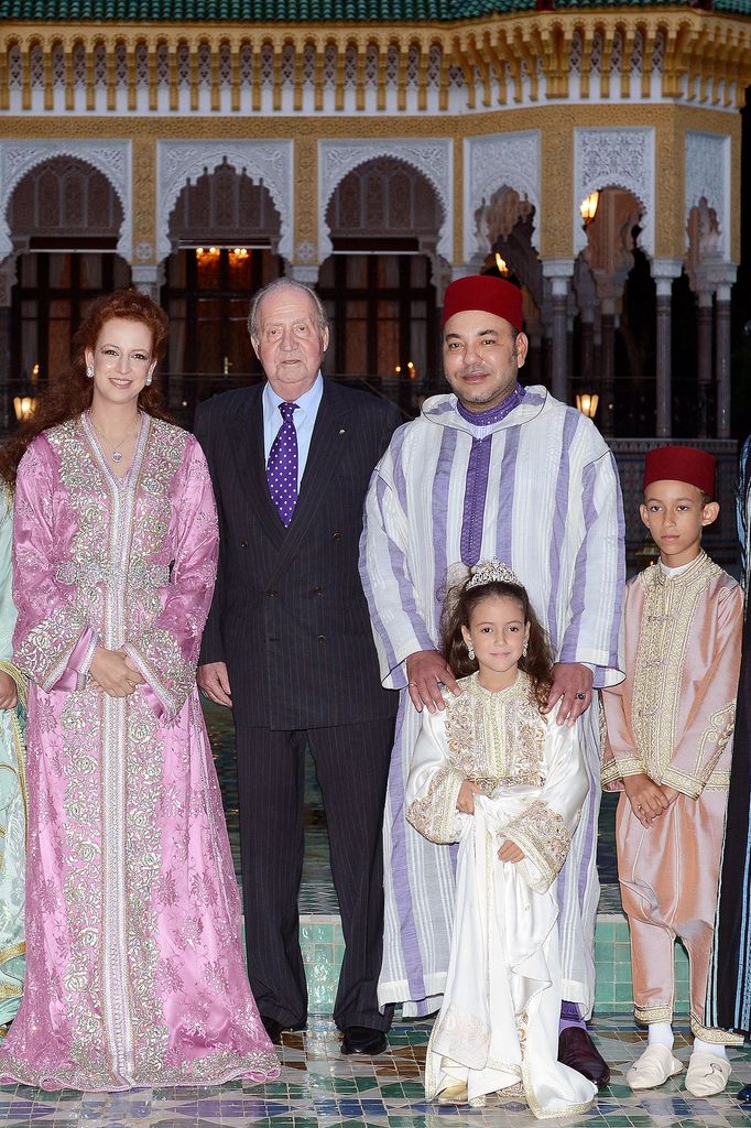   El rey Juan Carlos con Lalla Salma, Mohamed VI, Lalla Khadija y Moulay Hassan en Marruecos el 15 de julio de 2013