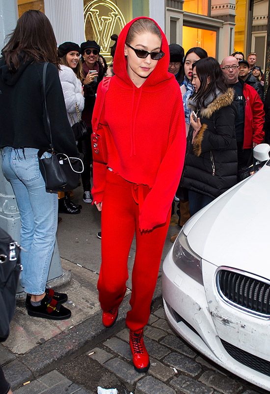 gigi hadid total look rojo 1a