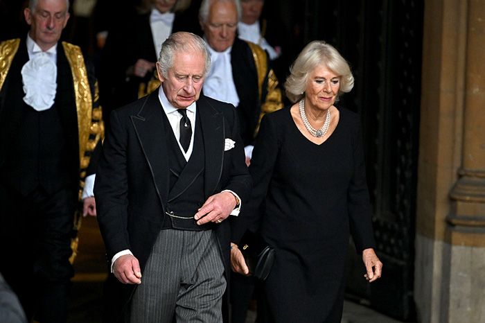 Carlos III asiste al Parlamento británico para recibir las condolencias por la muerte de Isabel II