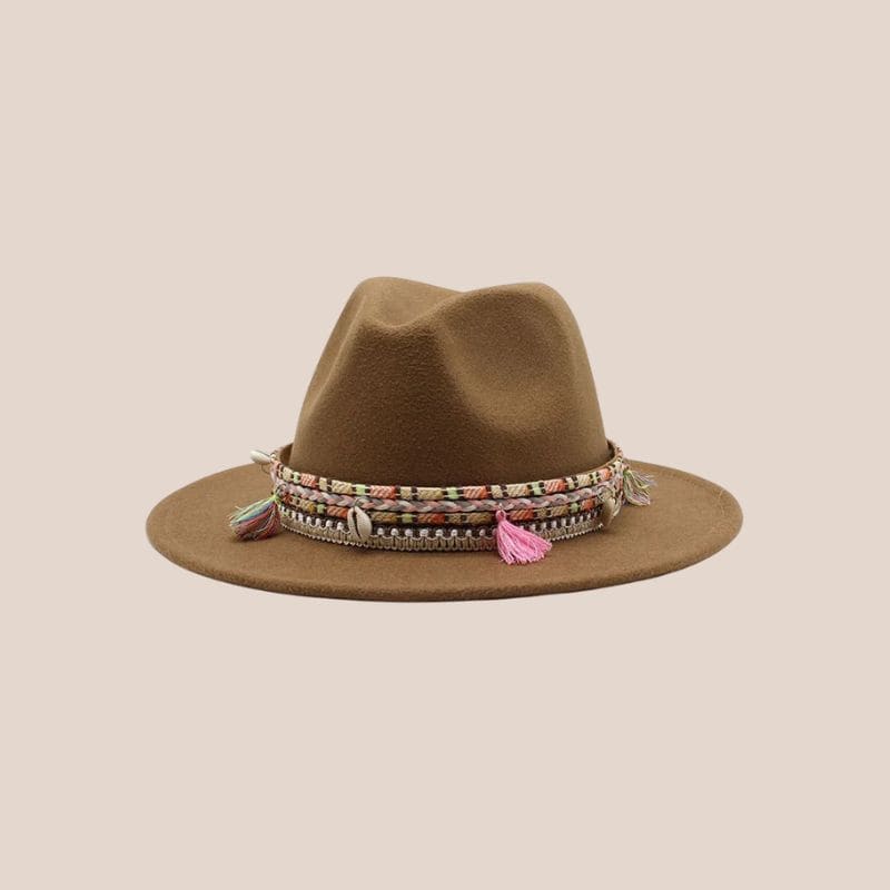 sombrero con decoraciones