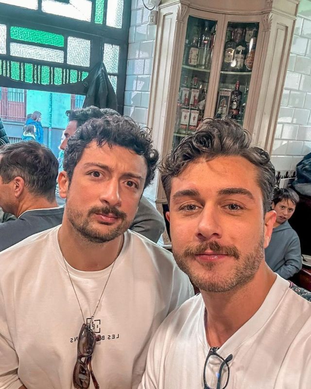 Onur Seyit Yaran ('Hermanos') y Merve Tepelioğlu visitaron un conocido restaurante de Sevila