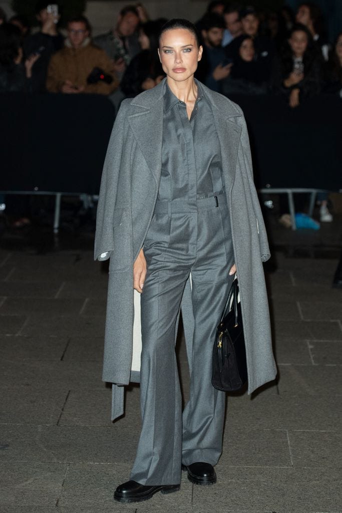 Adriana Lima en el desfile de Schiaparelli en Paris Fashion Week