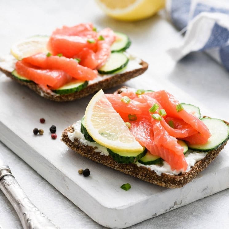 tostadas salmon