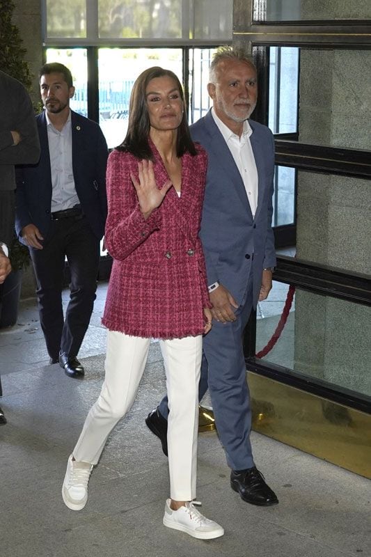 Reina Letizia con zapatillas deportivas