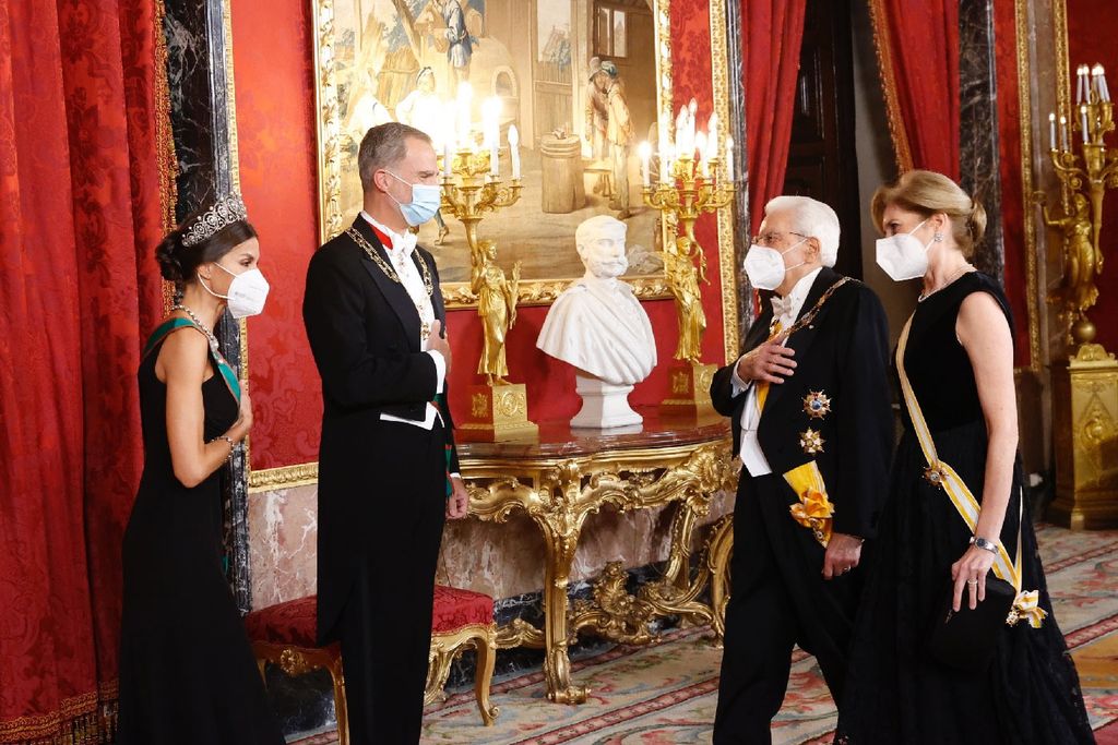 Los reyes Felipe y Letizia en el Palacio Real de Madrid en noviembre de 2021 durante la cena de Estado en honor a Sergio Mattarella y su hija Laura