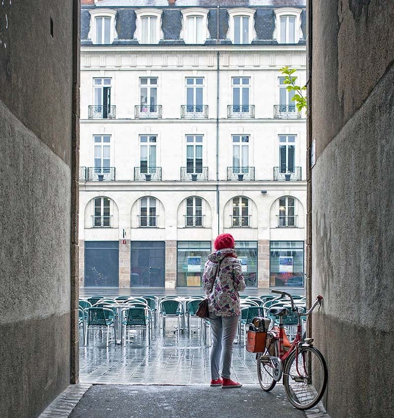 Paseo en bici por el centro histórico de Nantes, Francia