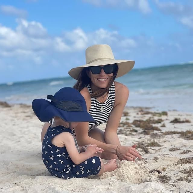 Karla Souza con su pequeña Gianna. La actriz ha procurado mantener su vida lejos de las redes, dando uno que otro vistazo de su entorno 