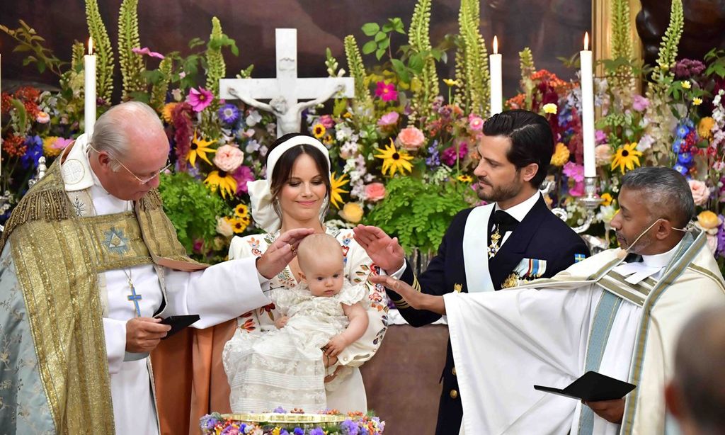 Hola 4021 Carlos Felipe y Sofia de Suecia bautizan a su hijo, el príncipe Julian