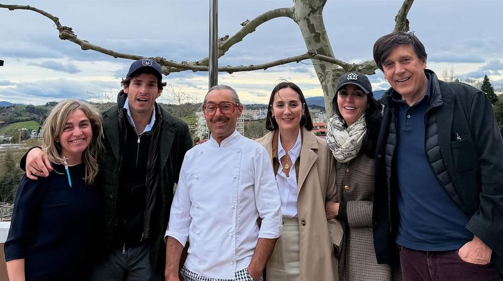 Tamara Falcó con Íñigo Onieva, Manuel Falcó y Amparo Corsini en San Sebastián