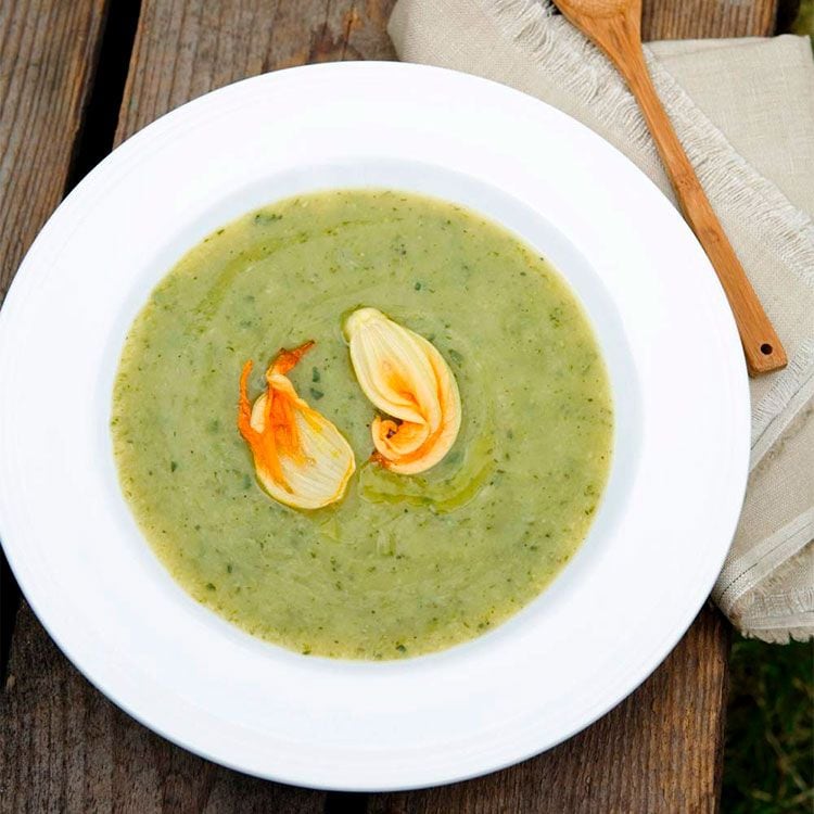 Sopa de flores de calabacín