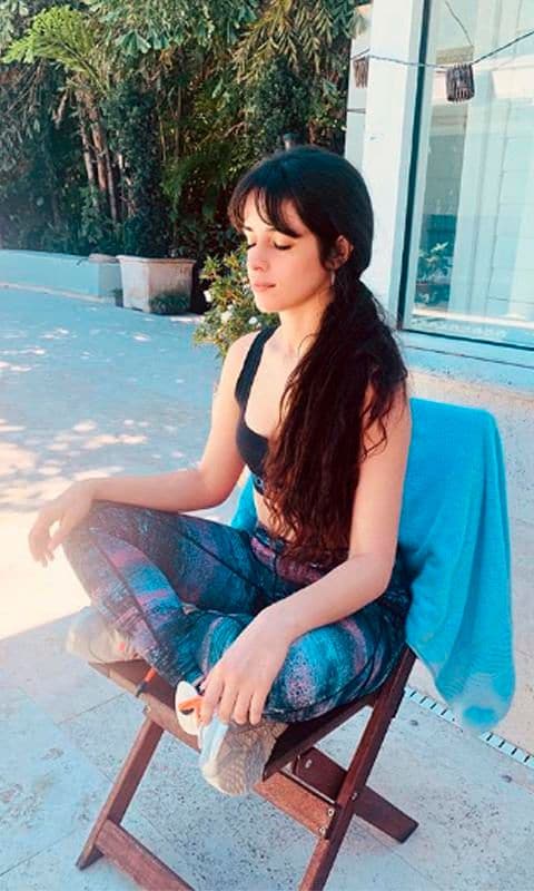 camila cabello encontr la paz ante la ansiedad con la meditaci n