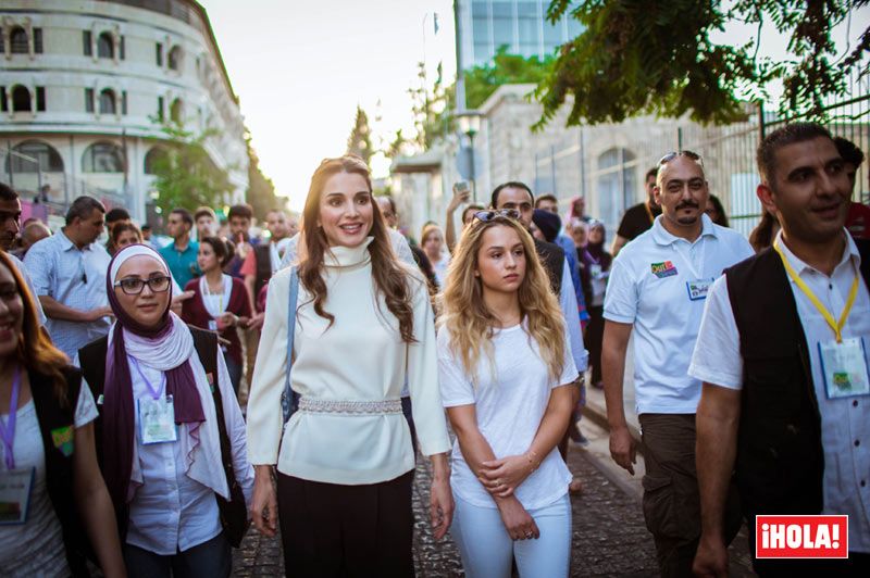 Rania de Jordania disfruta estos días de la compañía de su hija mayor, la princesa Imán, que estudia en la Universidad de Georgetown en Washington D.C. pero ha viajado a su país para pasar sus vacaciones con su familia
