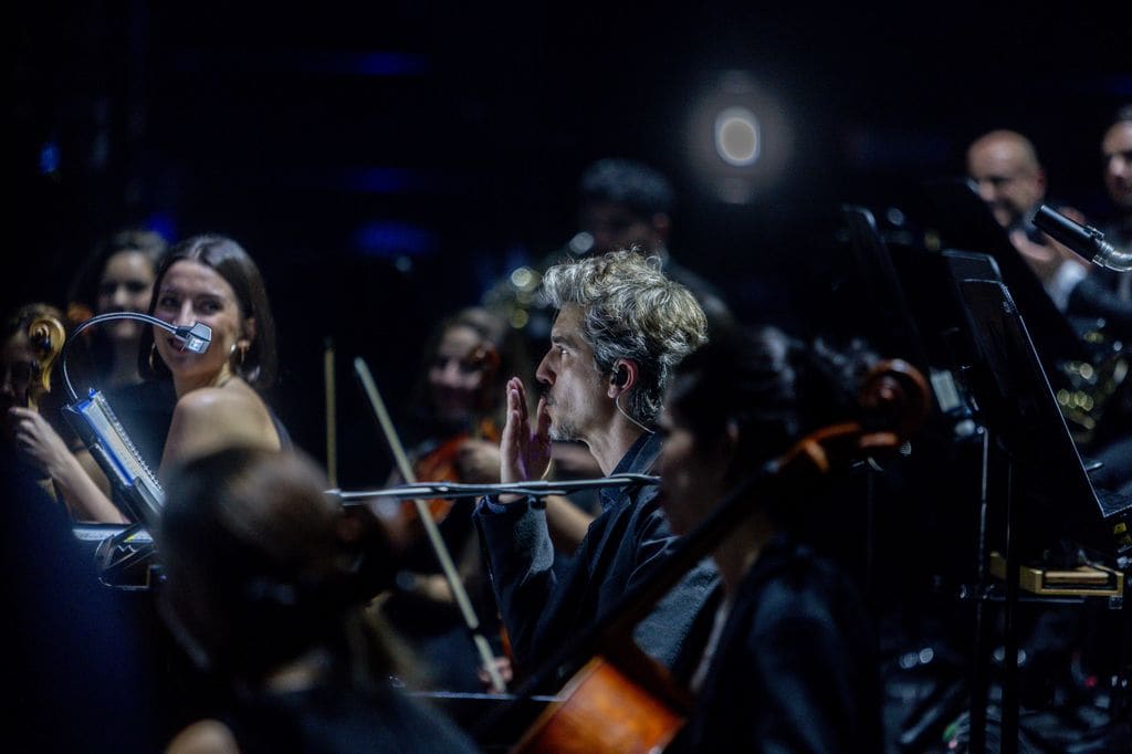 El arreglista y pianista, David San José, durante el concierto fin de gira sinfónica de su padre Víctor Manuel, en el Teatro Real, a 16 de noviembre de 2024, en Madrid (España)