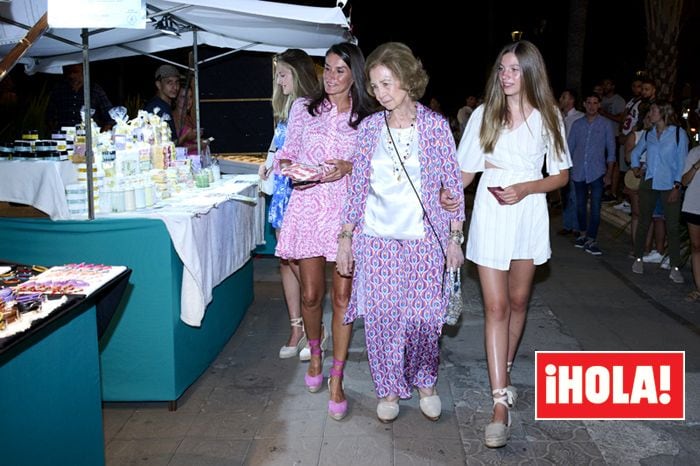 La reina Letizia en Palma con sus hijas y doña Sofia