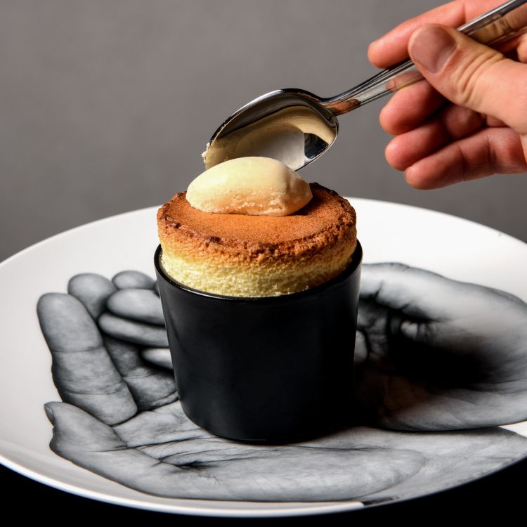 El famoso soufflé con helado de vainilla de Madagascar