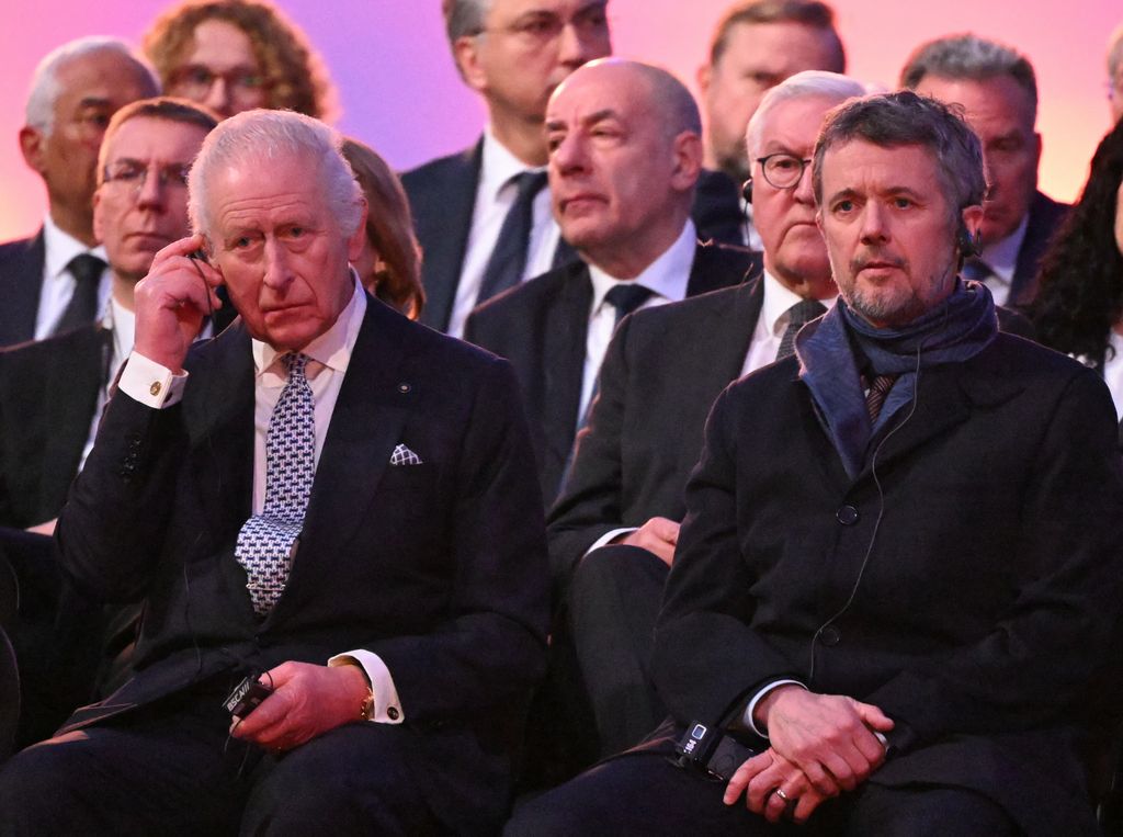 Carlos III y Guillermo de Holanda en el aniversario del 80º aniversario de AuschwitzCarlos III y Federico de Dinamarca en el aniversario del 80º aniversario de Auschwitz