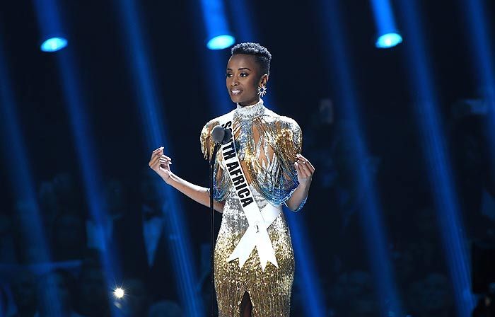 Así es la sudafricana Zozibini Tunzi, la activista por la igualdad que ha ganado Miss Universo