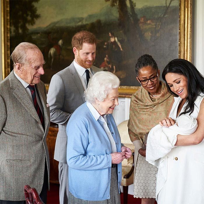 La reina Isabel con el duque de Edimburgo, Doria Raglan, los duques de Sussex y su hijo Archie