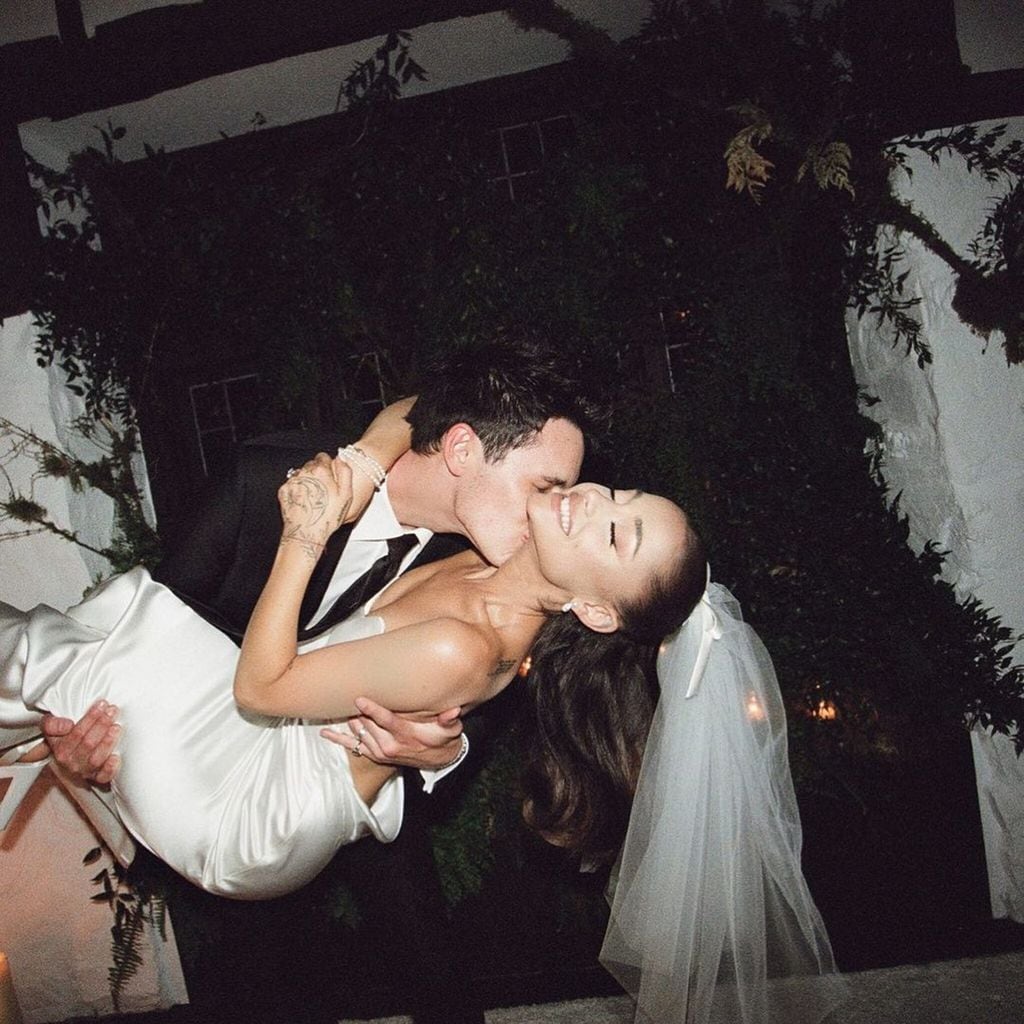 ariana grande and dalton gomez kiss at their wedding