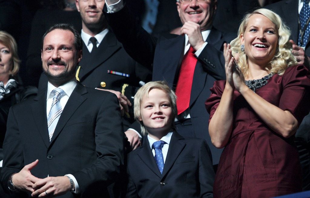 Marius Borg con los príncipes herederos en un acto oficial con motio del Premio Nobel de la Paz del año 2009