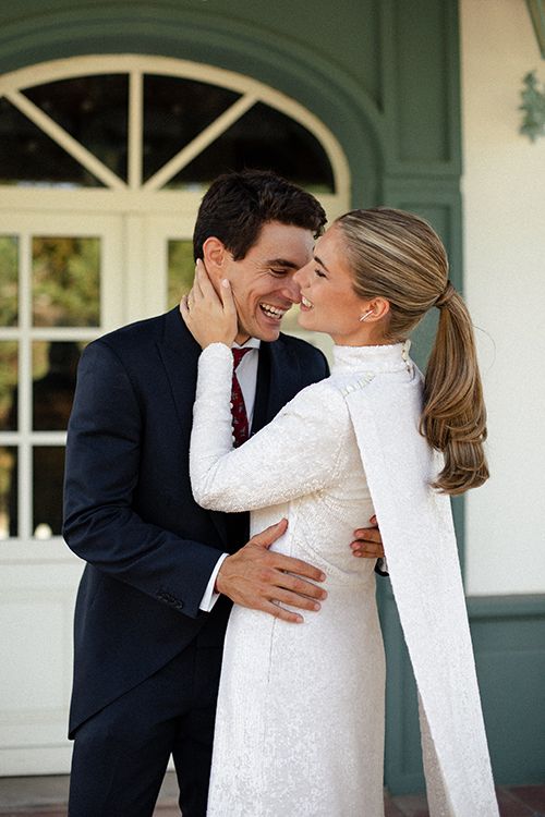 Vestido de novia y coleta