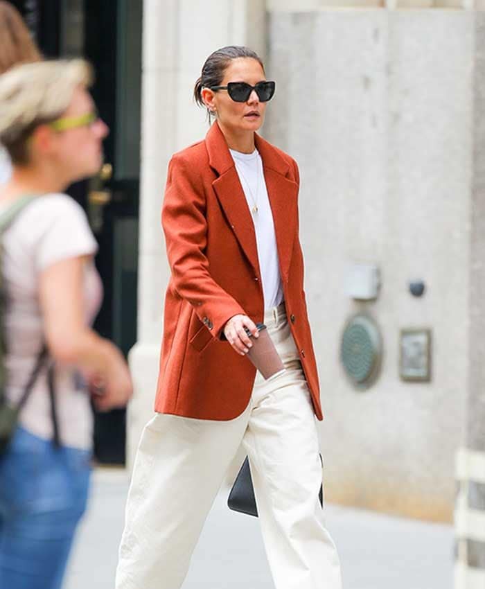 Katie Holmes con abrigo de Mango