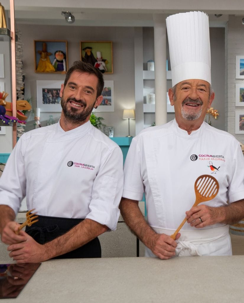 Karlos Arguiñano con su hijo Joseba, también cocinero