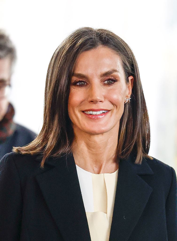 La reina Letizia rompe sus propias reglas de estilo en ARCO con un look minimalista