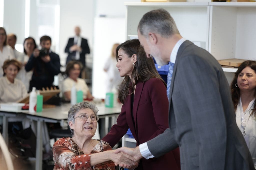 Reyes Felipe y Letizia en el Hospital de Parapléjicos de Toledo 