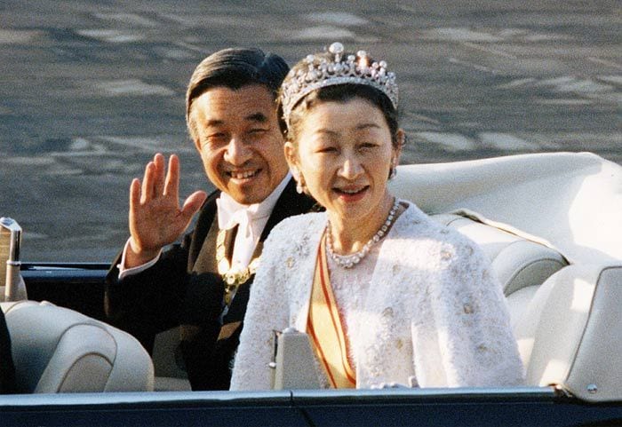 Música y mucha emoción en el desfile real de los emperadores Naruhito y Masako de Japón