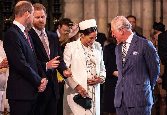 La Reina pide a los duques de Sussex un paréntesis en su nueva vida para asistir a un importante acto