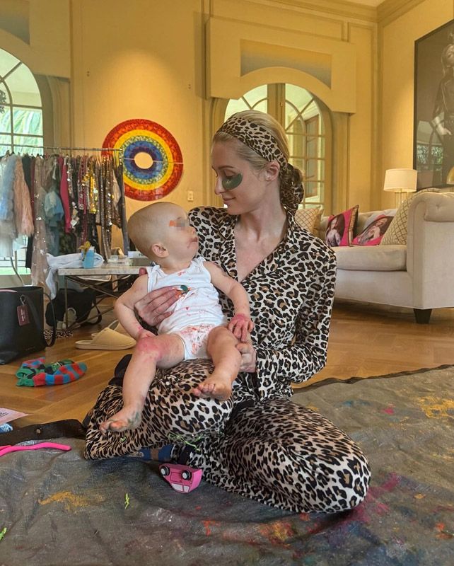 Paris Hilton con su hijo Phoenix