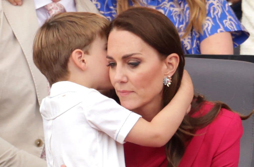 Louis, el menor de los hijos de Kate Middleton, lució en el Jubileo de Platino de 2022 ropa heredada de su padre