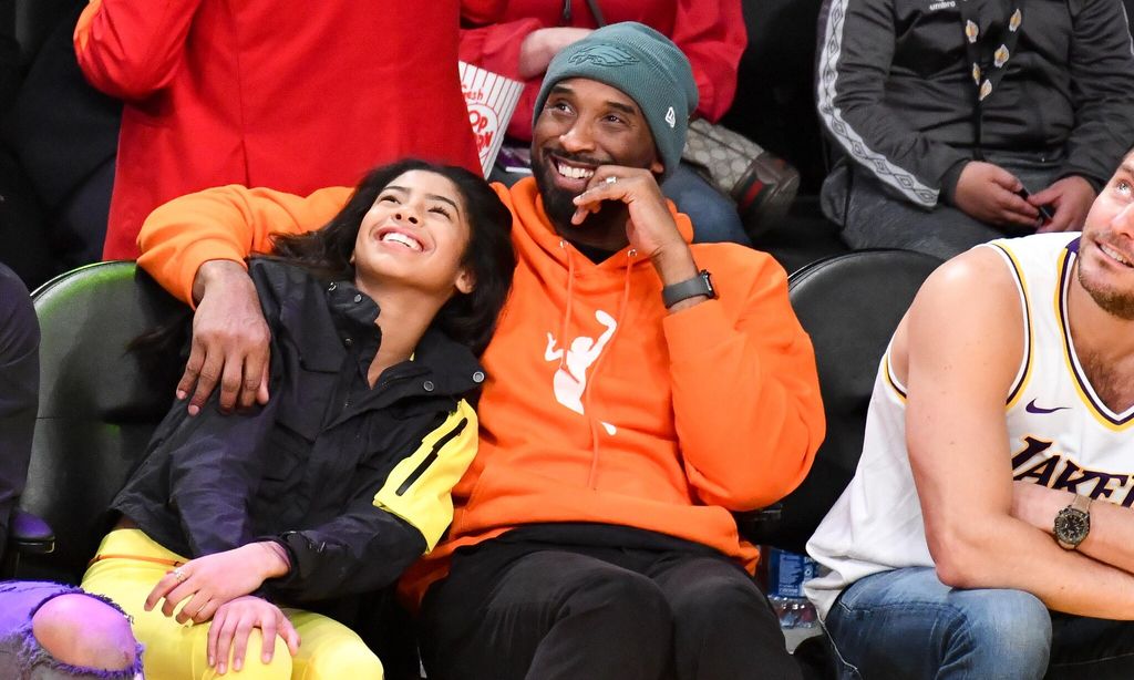 celebrities at the los angeles lakers game