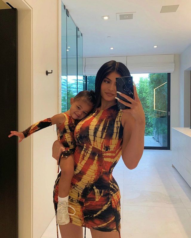 kylie jenner stormi tie dye outfits3