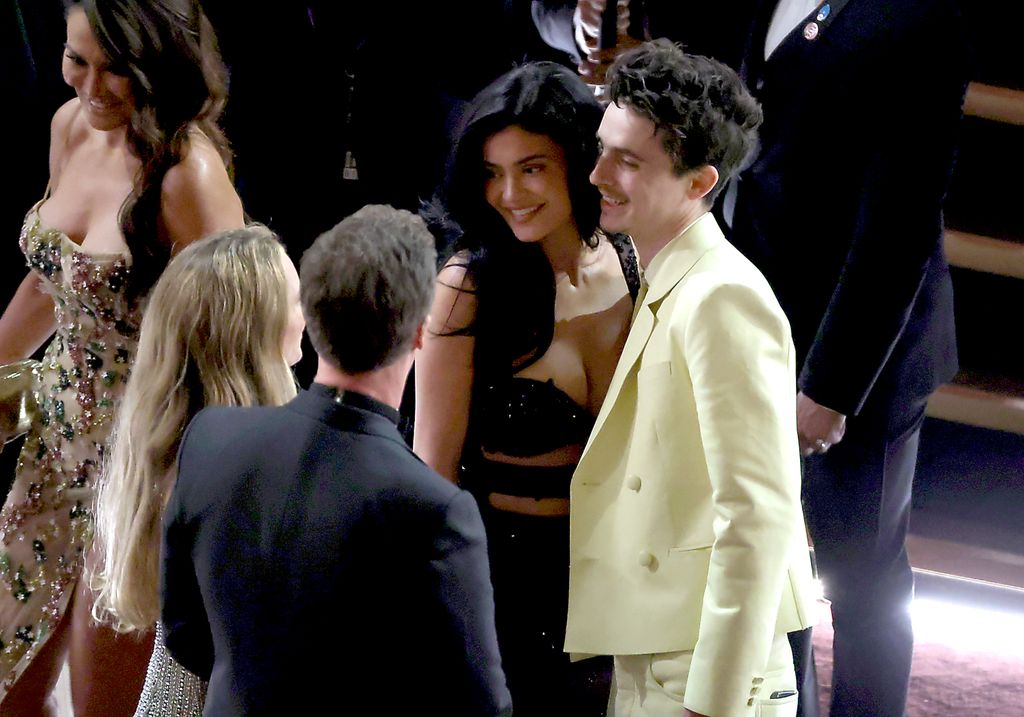 Kylie Jenner y Timothée Chalamet en la 97a. edición de los Premios Oscar en el Dolby Theatre con Edward Norton y su esposa Shauna.  