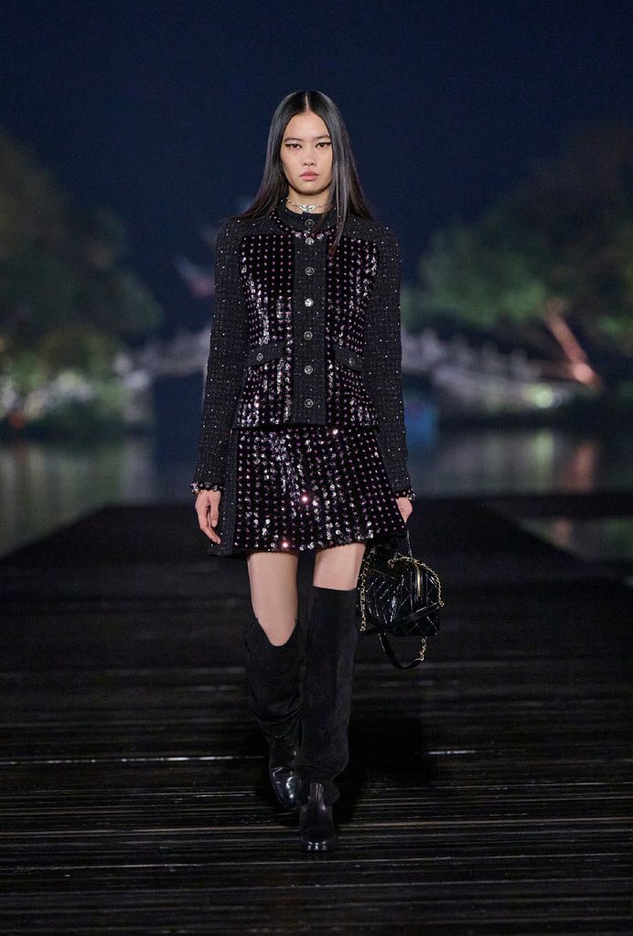 Desfile de CHANEL 2024/25 Métiers d’art en Hangzhou, China