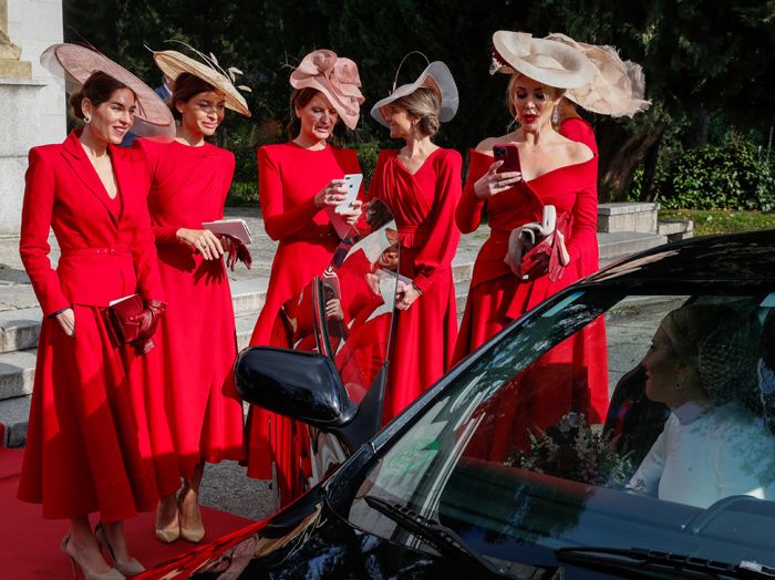 Invitadas de rojo