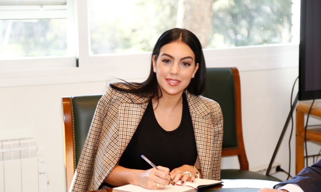 Georgina Rodríguez Visits Banco de Alimentos Association