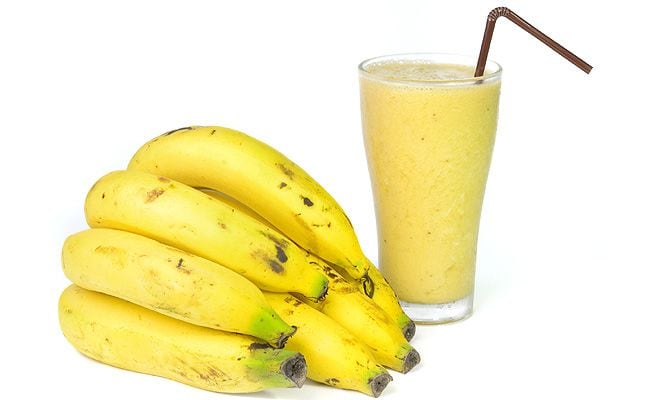 Batido de plátano y soja


	1 vaso de leche de soja
	1 plátano maduro
	½ cucharada de canela
	½ cucharada de nuez moscada
	3 cucharadas de azúcar de caña

