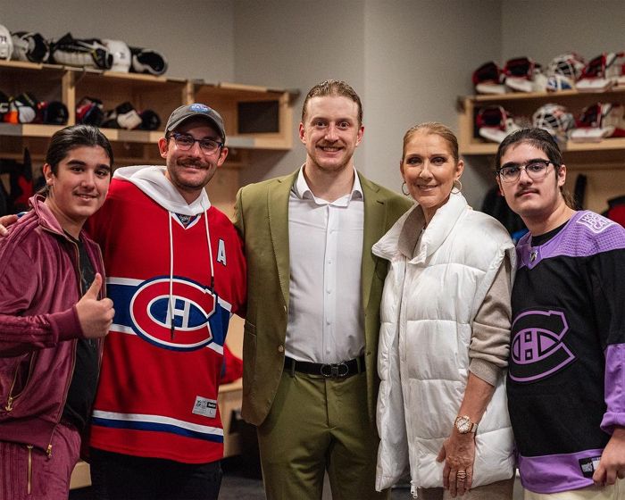 Céline Dion con sus tres hijos en el vestuario de la selección canadiense de hockey