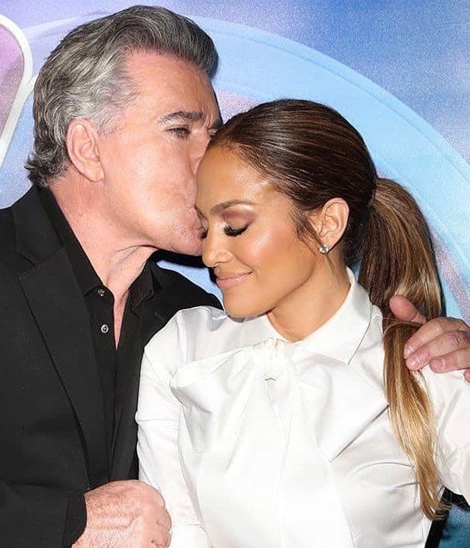 Jennifer Lopez y Ray Liotta beso