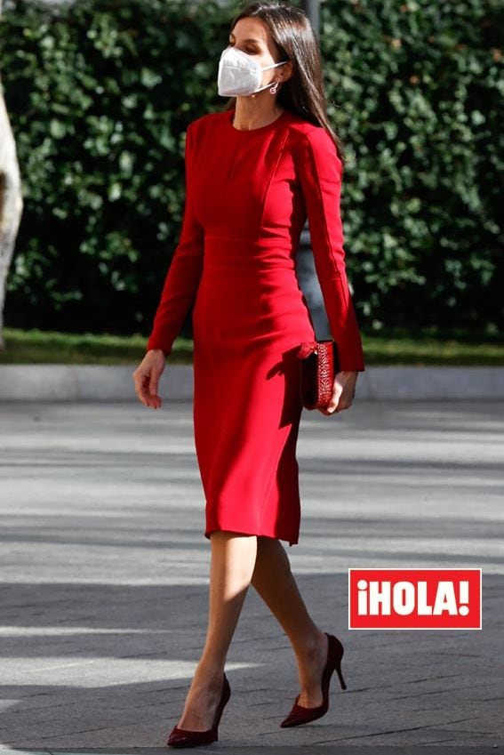 Doña Letizia con vestido rojo