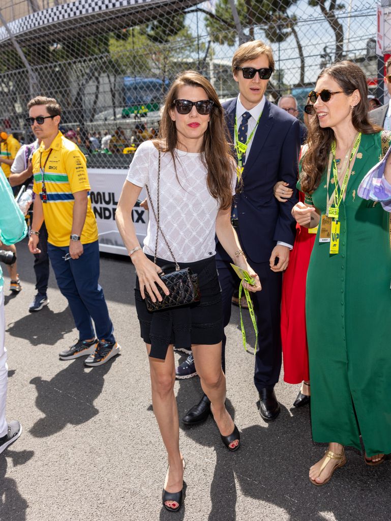 Look de básicos de Carlota Casiraghi